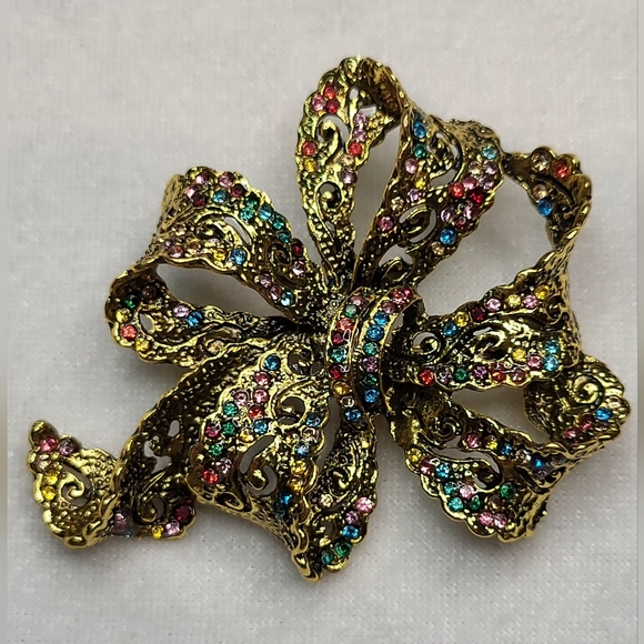 Vintage-Style Rhinestone Filigree Ribbon Bow Brooch / Pin - Picture 1 of 3